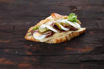 Täytetty croissant, paahtopaisti - Suolaiset - 6302 - 1