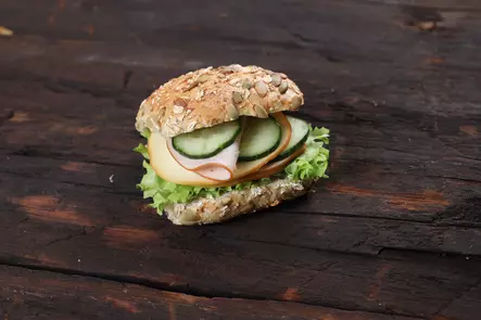 Täytetty sambasämpylä, kalkkuuna-savujuu - Täytetyt sämpylät - 6104 - 0