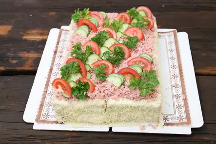 Kinkkuvoileipäkakku 18 heng. - Voileipäkakut - 0496 - 1