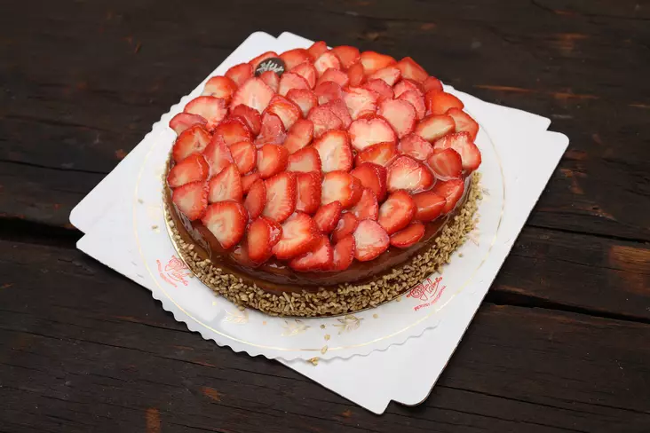 Mansikkakakku 18 heng - Täytekakut - 0407 - 1