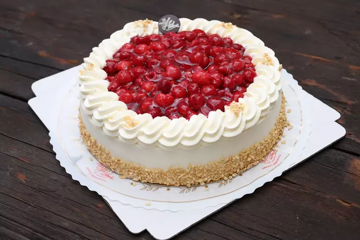 Hallon-gräddkaka 18 pers. - Fyllda kakor - 0437 - 1