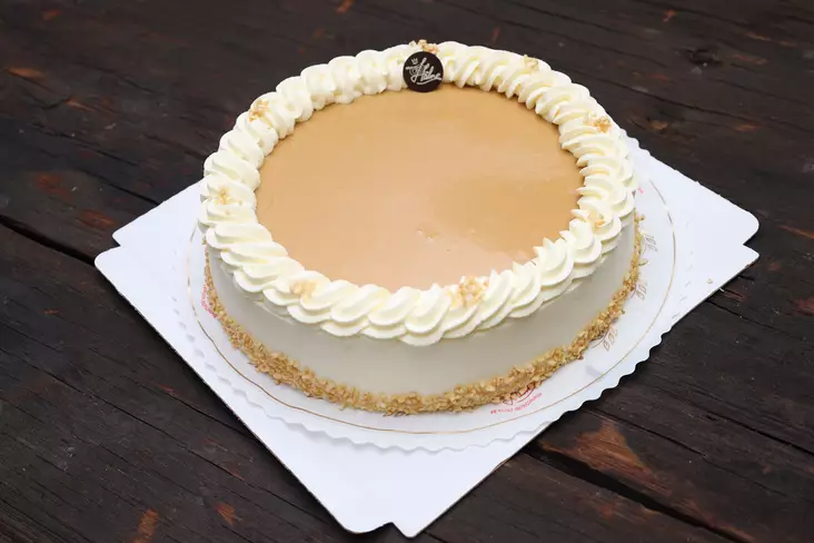 Kinuski-kermakakku 25 heng. - Täytekakut - 0448 - 1