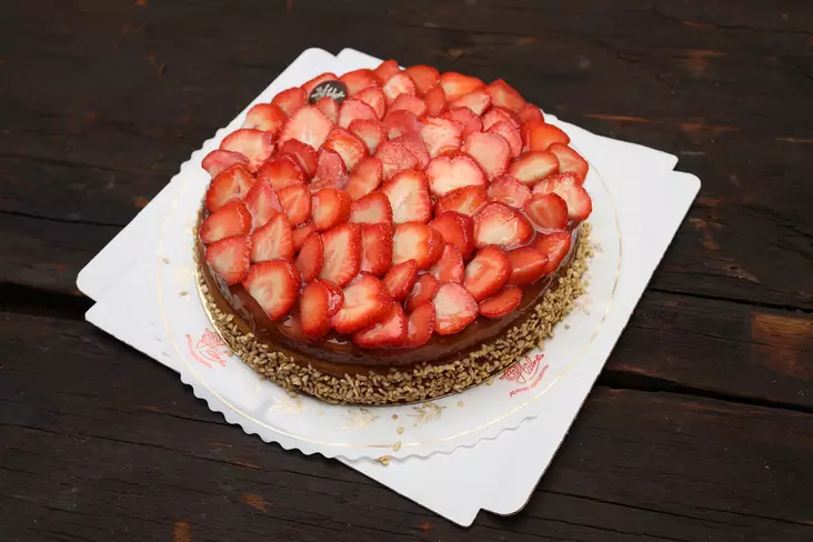 Mansikkakakku 25 heng - Täytekakut - 0408 - 1