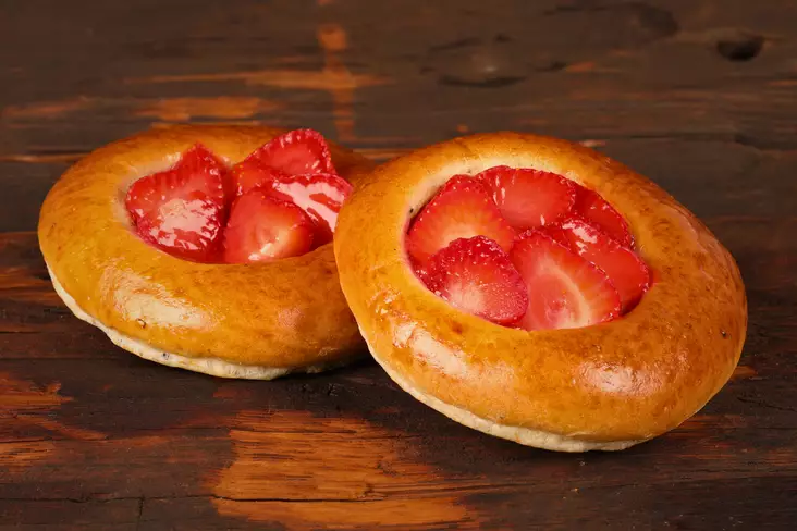Jordgubbsbulle med smör, 2-pack - Bullar - 13518 - 2