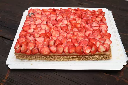 Mansikkakakku 40 heng - Täytekakut - 0409 - 1