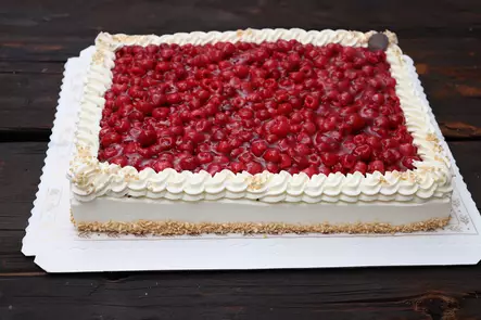 Vadelma-kermakakku 40 heng. - Täytekakut - 0439 - 1