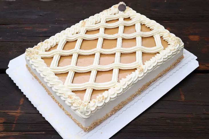 Kinuski-kermakakku 40 heng. - Täytekakut - 0449 - 1